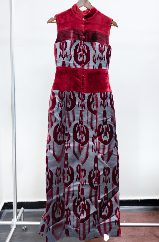 ALIMADLI Red Satin Velvet Panel Stand-Collar Double-Slit Buttoned Dress